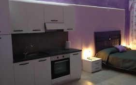 ALLOGGIO VIOLA nel CUORE DI SORIANO